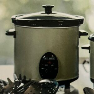 41st and Main  Slow Cooker with Black Lid New